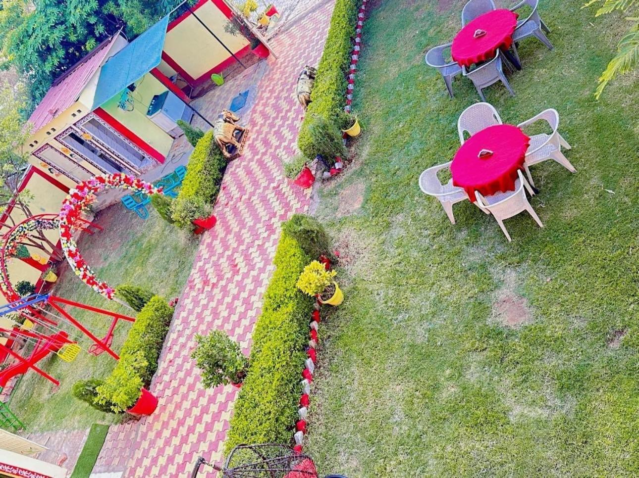 Bundeli Farm Resort & Banquet אורצ'ה מראה חיצוני תמונה