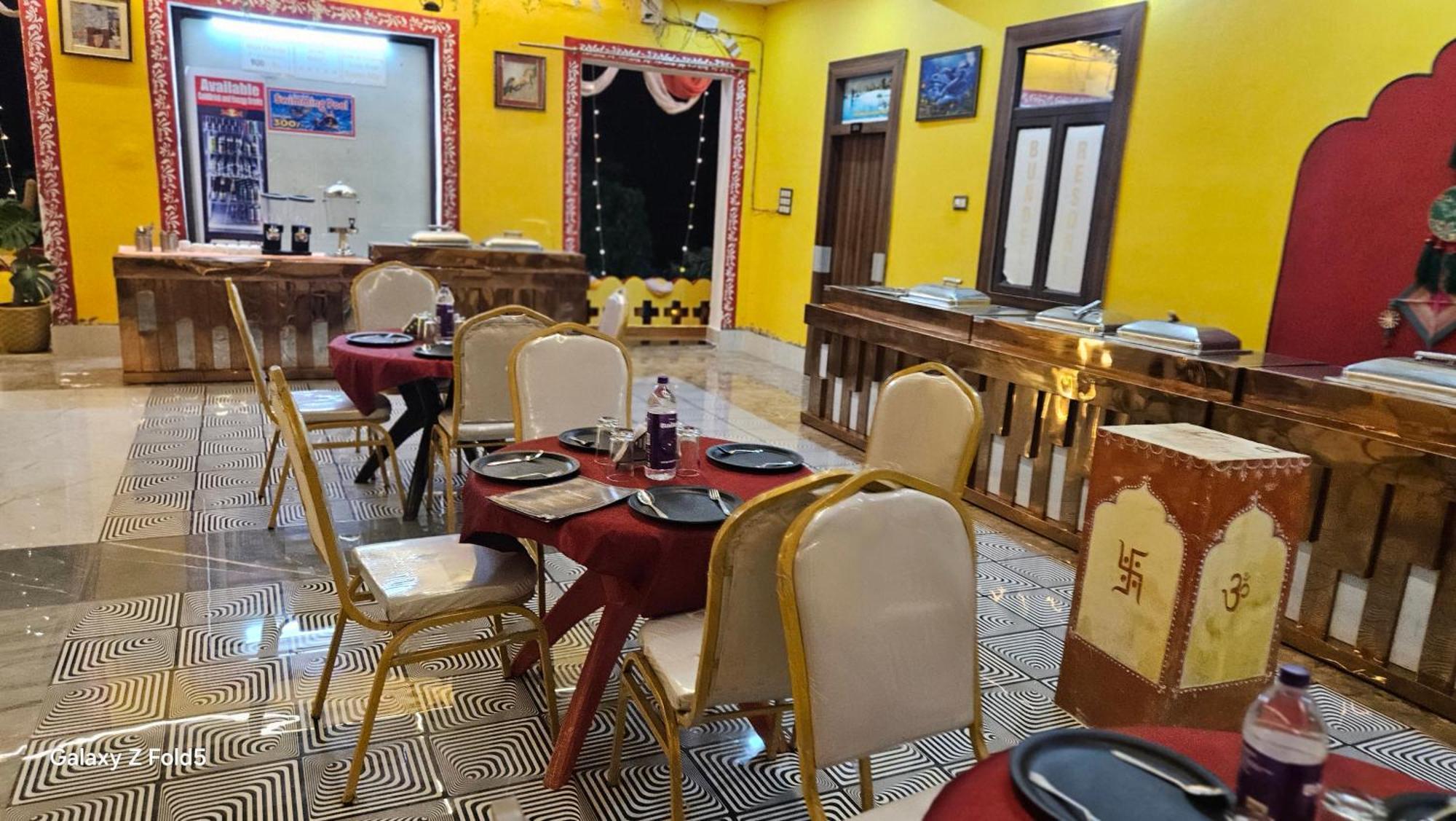 Bundeli Farm Resort & Banquet אורצ'ה מראה חיצוני תמונה