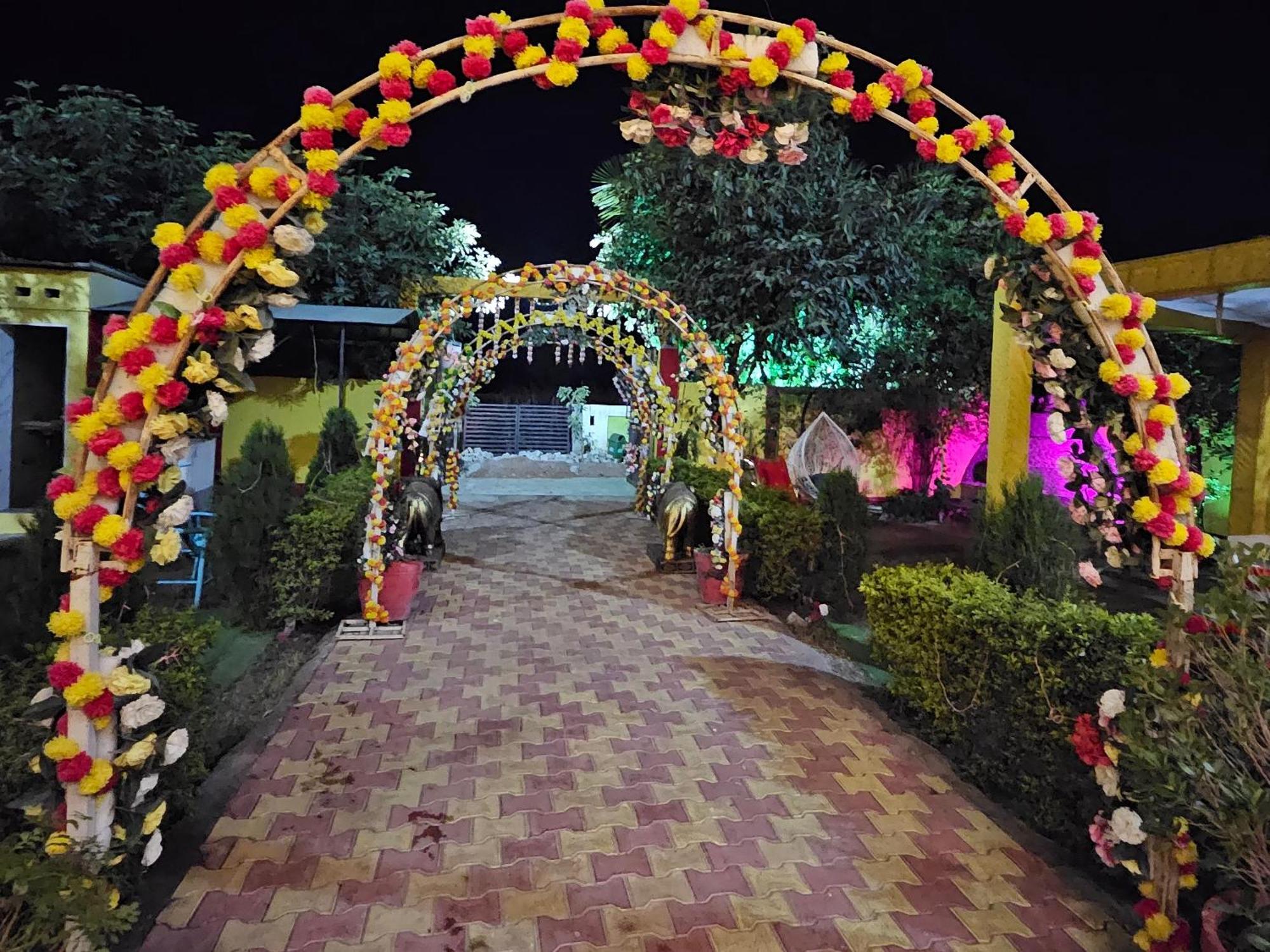 Bundeli Farm Resort & Banquet אורצ'ה מראה חיצוני תמונה